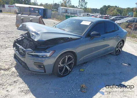 2024 Volvo S60 B5 Plus Dark Theme z USA, uszkodzony, nr VIN 7JRL12FL4RG280633